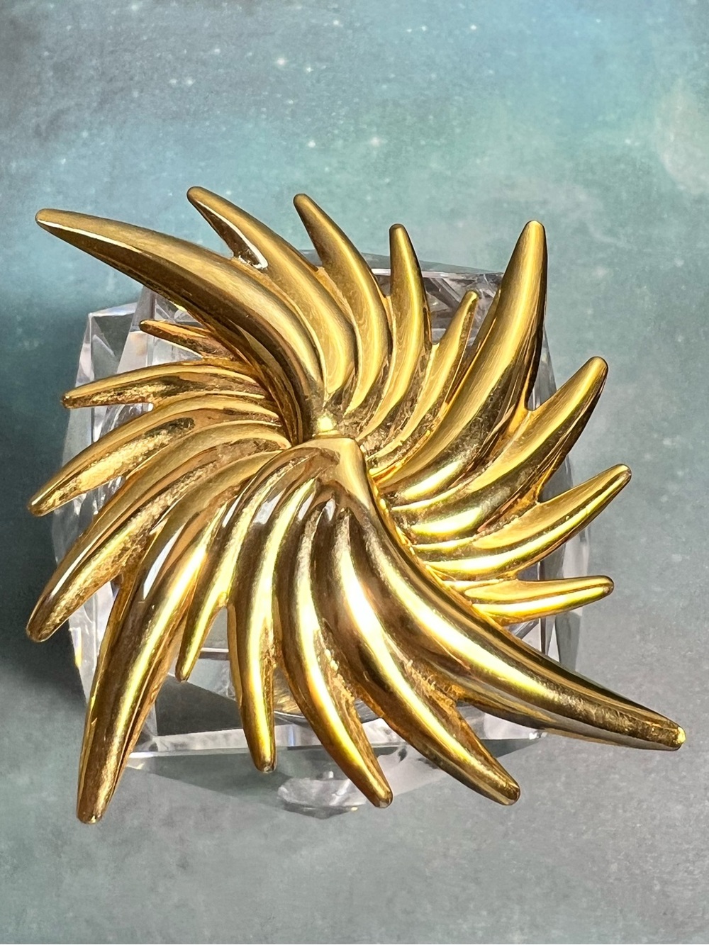 Golden goddess Celestial Bold Star Burst Hot in Hollywood Glam Brooch pin